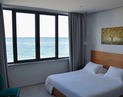 Hotel Mythical Coast Wellness Retreat: fotografie vybavení exteriérů a interiérů ubytování.