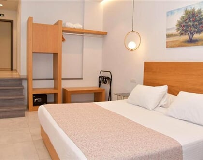 Hotel Mythical Coast Wellness Retreat: fotografie vybavení exteriérů a interiérů ubytování.