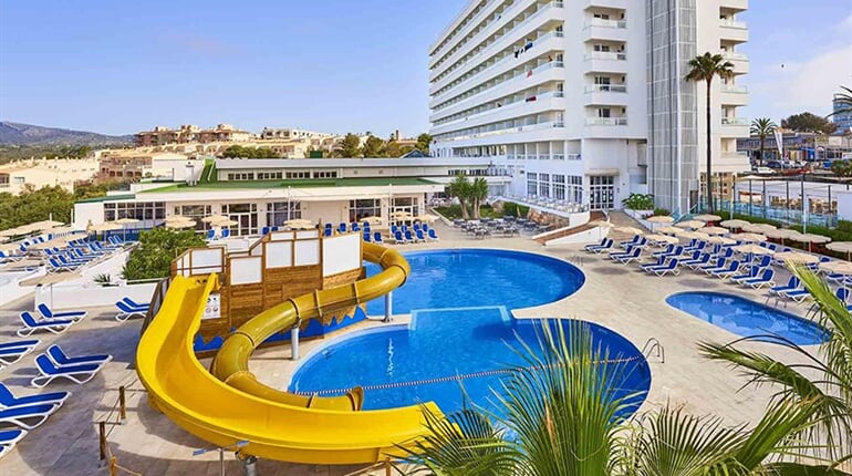 Hotel Globales Samoa: fotografie vybavení exteriérů a interiérů ubytování.