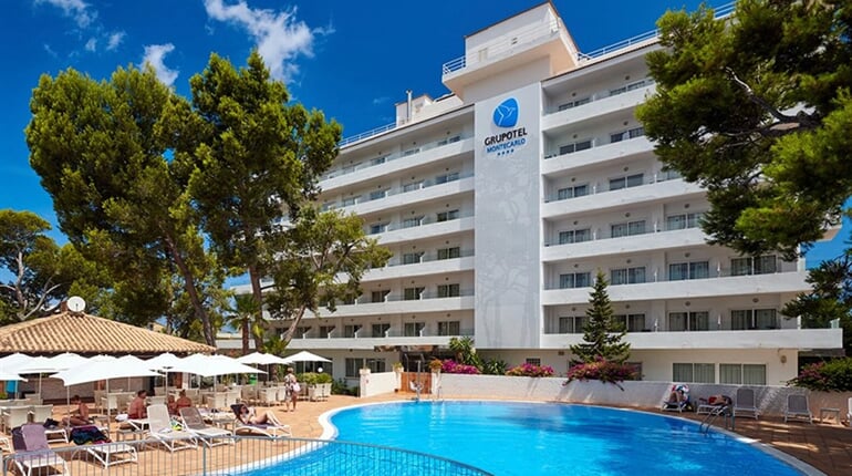Hotel Grupotel Montecarlo: fotografie vybavení exteriérů a interiérů ubytování.