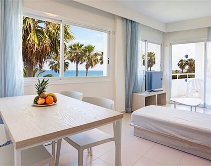 Aparthotel Grupotel Mallorca Mar: fotografie vybavení exteriérů a interiérů ubytování.