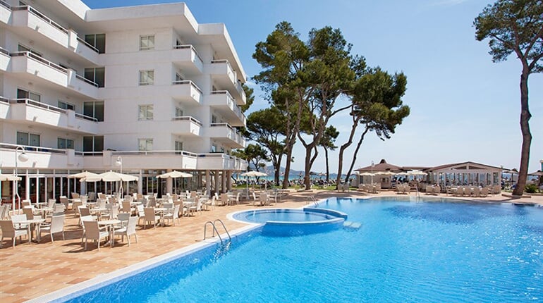 Aparthotel Grupotel Los Príncipes & Spa: fotografie vybavení exteriérů a interiérů ubytování.