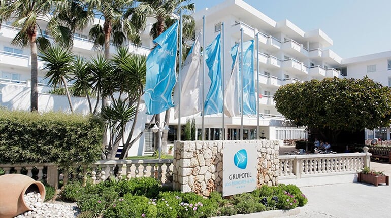 Aparthotel Grupotel Los Príncipes & Spa: fotografie vybavení exteriérů a interiérů ubytování.