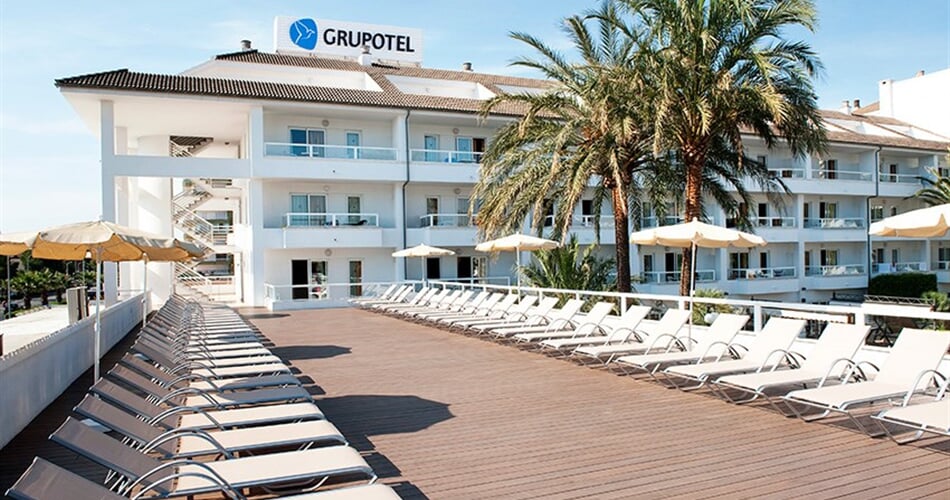 Aparthotel Grupotel Alcudia Suite: fotografie vybavení exteriérů a interiérů ubytování.