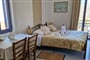 Aparthotel Taxiarchis: fotografie vybavení exteriérů a interiérů ubytování.