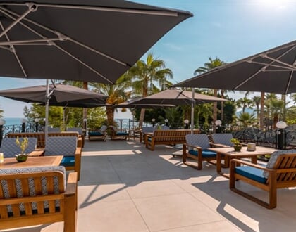 Hotel L'Ancora Beach: fotografie vybavení exteriérů a interiérů ubytování.