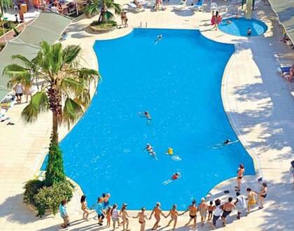Hotel Asrin Beach: fotografie vybavení exteriérů a interiérů ubytování.