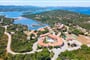 Pohled na resort směrem k moři, Palau, Sardinie