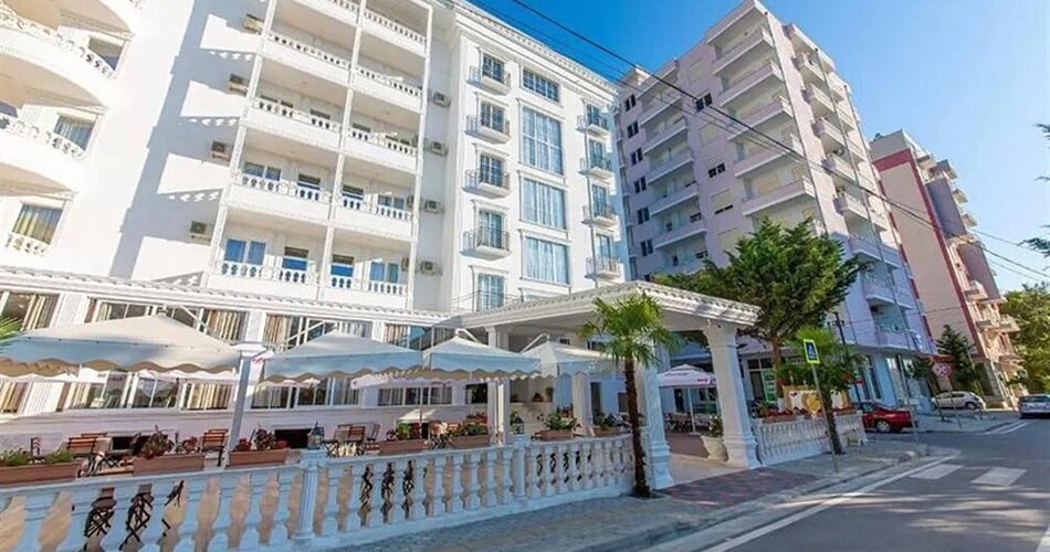 Hotel Esal: fotografie vybavení exteriérů a interiérů ubytování.