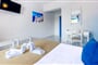 Hotel Bluu Bahari: fotografie vybavení exteriérů a interiérů ubytování.