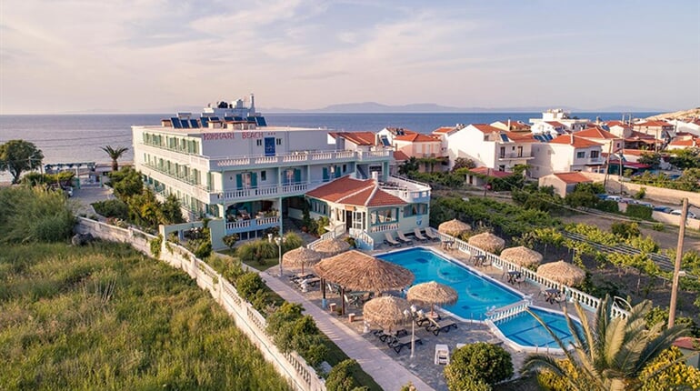 Hotel Kokkari Beach: fotografie vybavení exteriérů a interiérů ubytování.