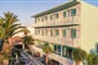 Hotel Kokkari Beach: fotografie vybavení exteriérů a interiérů ubytování.