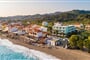 Hotel Kokkari Beach: fotografie vybavení exteriérů a interiérů ubytování.