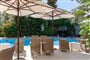 Hotelový bazén, Villasimius, Sardinie