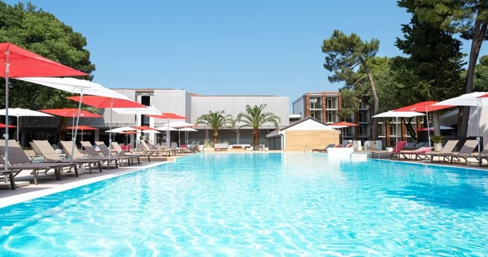 Hotel-Pelegrin-Plava-Laguna_outdoor-pool