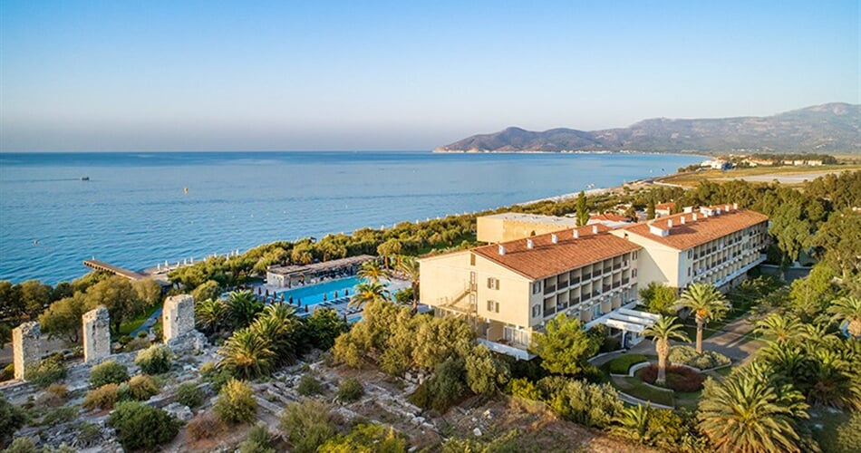 Hotel Doryssa Seaside Resort: fotografie vybavení exteriérů a interiérů ubytování.