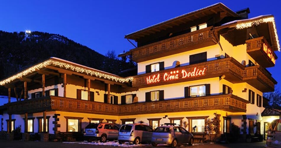 Hotel Cima Dodici   Valgo di Fassa (1)