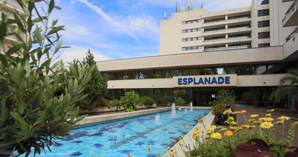 Esplanade (2)