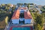 Hotel Zefiros Beach: fotografie vybavení exteriérů a interiérů ubytování.