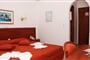 Hotel Romanza: fotografie vybavení exteriérů a interiérů ubytování.