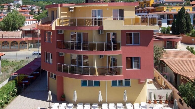 Hotel Sunny Flower-pohled ze předu