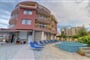 Hotel Sunny Flower-pohled k bazénu