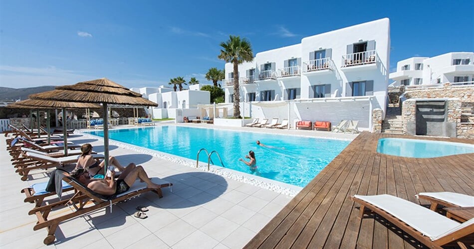 Hotel Paros Bay: fotografie vybavení exteriérů a interiérů ubytování.