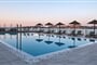 Hotel Paros Bay: fotografie vybavení exteriérů a interiérů ubytování.
