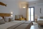 Hotel Paros Bay: fotografie vybavení exteriérů a interiérů ubytování.