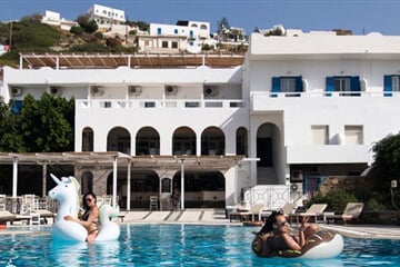 Gialos (Yialos/Ormos) - Hotel Armadoros