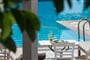 Hotel Armadoros: fotografie vybavení exteriérů a interiérů ubytování.