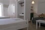 Hotel Armadoros: fotografie vybavení exteriérů a interiérů ubytování.
