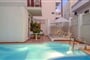 Hotel Aeolis Boutique: fotografie vybavení exteriérů a interiérů ubytování.