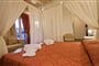 Hotel Aeolis Boutique: fotografie vybavení exteriérů a interiérů ubytování.