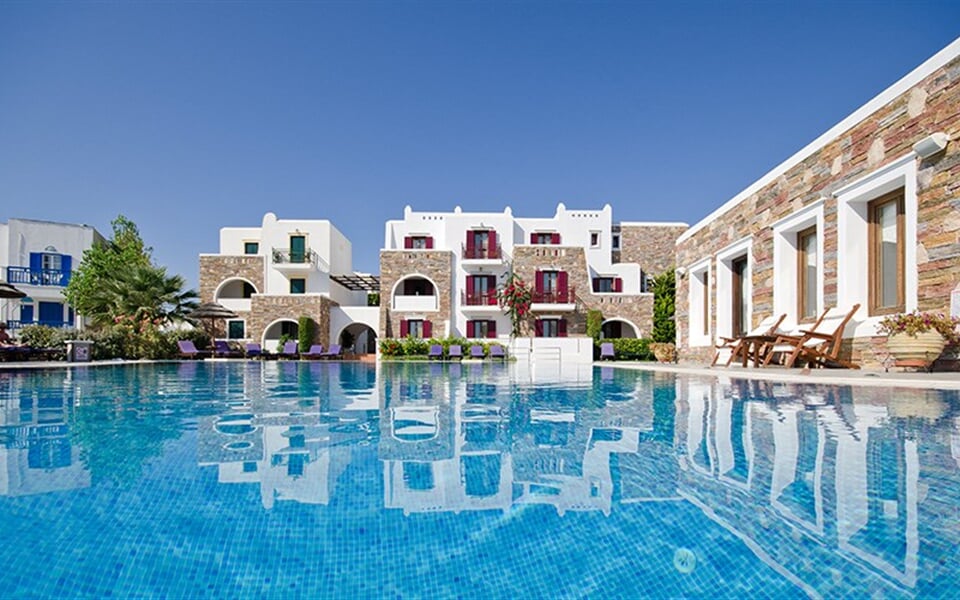 Hotel Naxos Resort: fotografie vybavení exteriérů a interiérů ubytování.