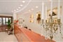 Hotel Naxos Resort: fotografie vybavení exteriérů a interiérů ubytování.