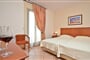 Hotel Naxos Resort: fotografie vybavení exteriérů a interiérů ubytování.