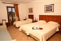 Hotel Naxos Resort: fotografie vybavení exteriérů a interiérů ubytování.