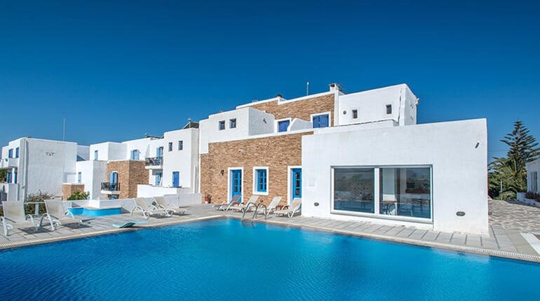 Hotel Naxos Holidays: fotografie vybavení exteriérů a interiérů ubytování.