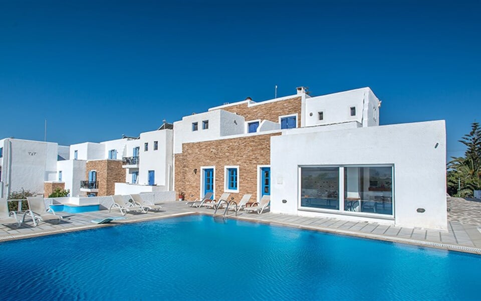 Hotel Naxos Holidays: fotografie vybavení exteriérů a interiérů ubytování.