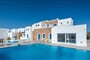 Hotel Naxos Holidays: fotografie vybavení exteriérů a interiérů ubytování.