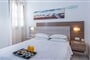 Hotel Naxos Holidays: fotografie vybavení exteriérů a interiérů ubytování.