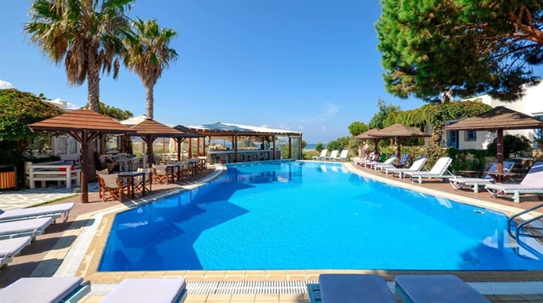 Hotel Alkyoni Beach: fotografie vybavení exteriérů a interiérů ubytování.