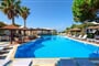 Hotel Alkyoni Beach: fotografie vybavení exteriérů a interiérů ubytování.