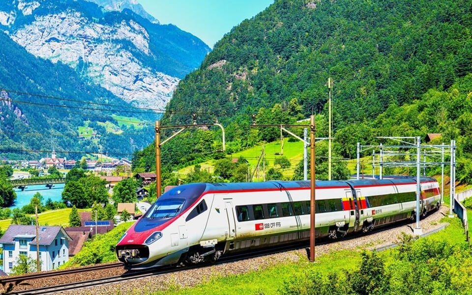 Vlak ve Švýcarsku - vlakové zájezdy do Alp
