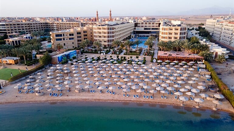 Hotel AMC Royal & Spa: fotografie vybavení exteriérů a interiérů ubytování.