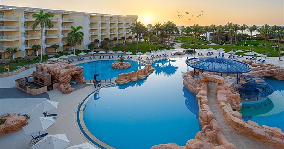 Hotel Palm Royale Resort Soma Bay: fotografie vybavení exteriérů a interiérů ubytování.