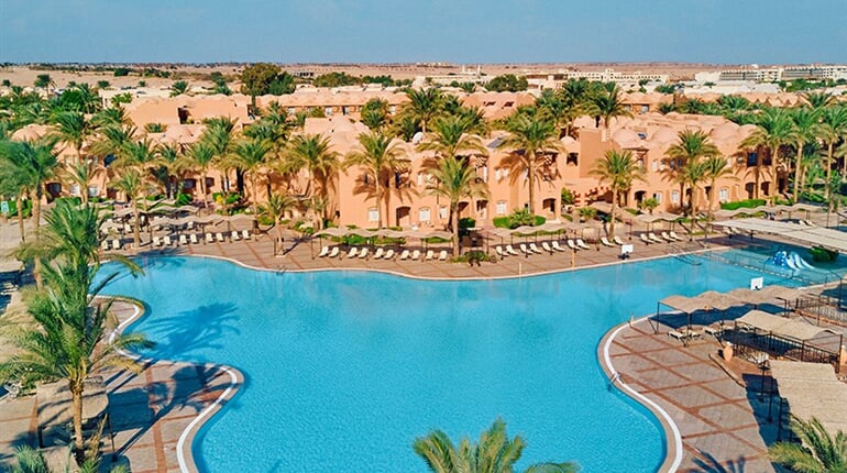 Hotel Jaz Makadi Oasis Resort: fotografie vybavení exteriérů a interiérů ubytování.