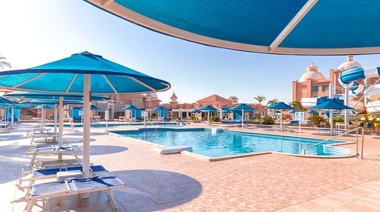 Hotel Pickalbatros Aqua Park Resort - Hurghada: fotografie vybavení exteriérů a interiérů ubytování.