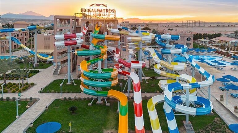 Hotel Pickalbatros Aqua Park Resort - Hurghada: fotografie vybavení exteriérů a interiérů ubytování.
